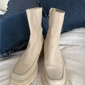 Free People EUC Leather Chelsea boots SZ 10 39.5